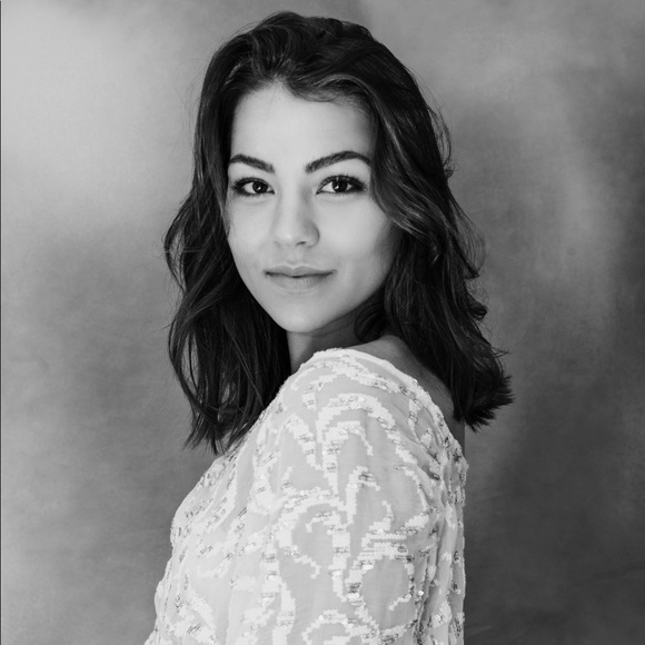 Meet your Posher, Christina - Picture 3 of 5